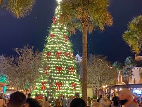 What is the weather like during the holidays in The Villages® Community Florida?